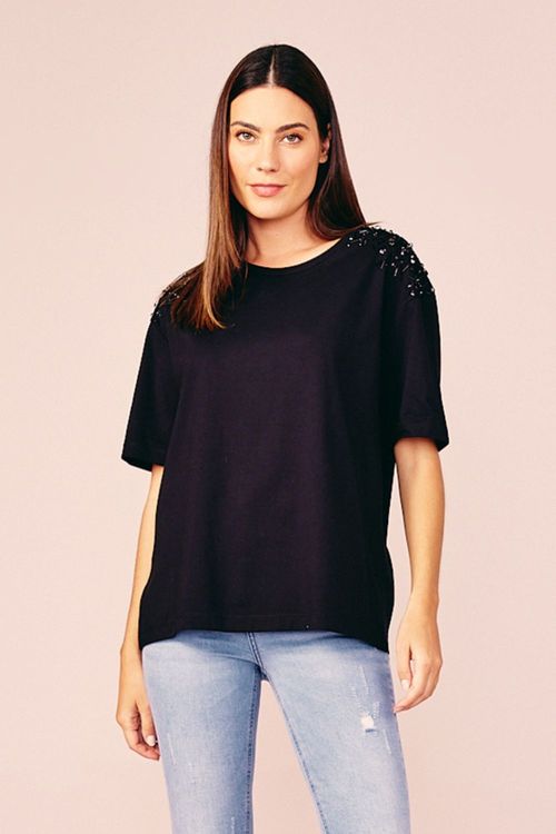 BLUSA RECORTES COSTAS BORDADO -
PRETO