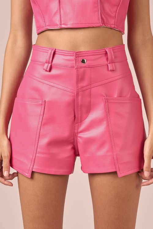 SHORT COURO RECORTES - CARMIM