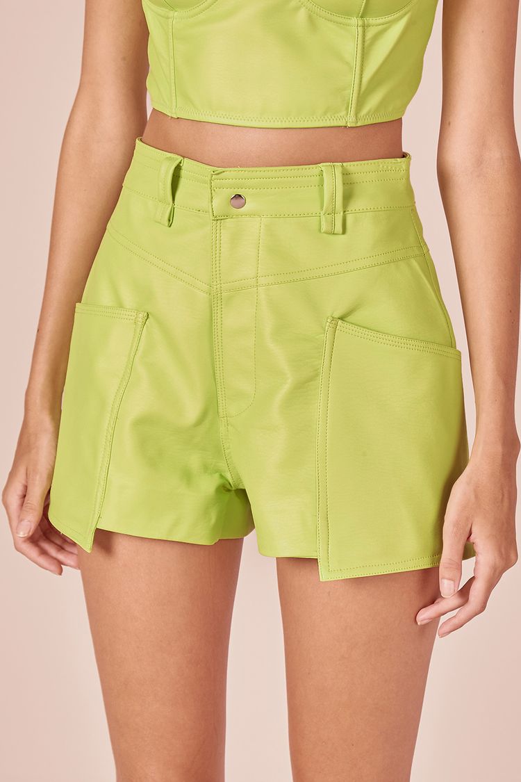 SHORT COURO RECORTES