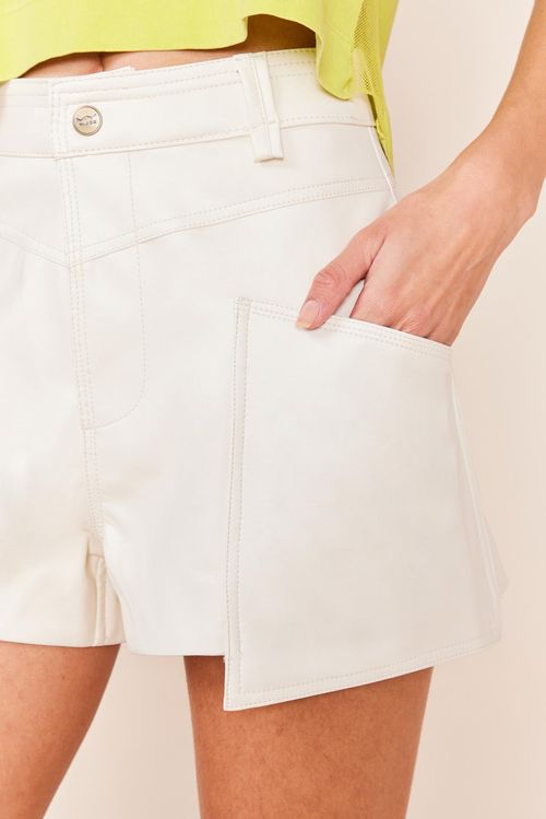 SHORT COURO RECORTES -OFF WHITE