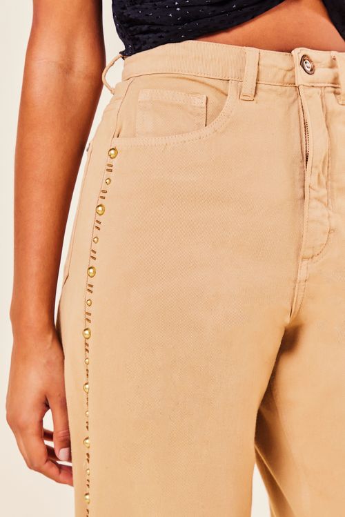 CALCA SARJA WIDE LEG BORDADO -
CARAMELO