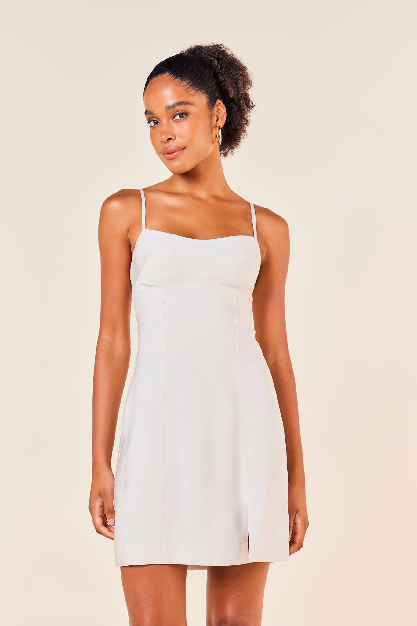 VESTIDO CURTO COM RECORTES -PEROLA M - PEROLA - 252636