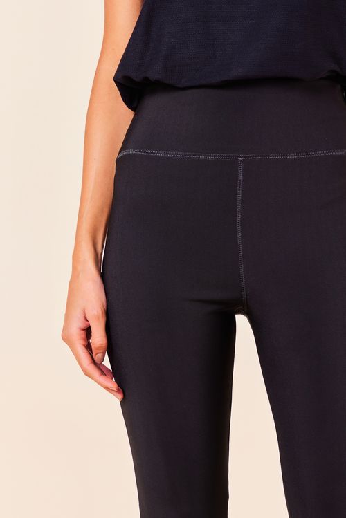 CALCA LEGGING COM ZIPER -PRETO