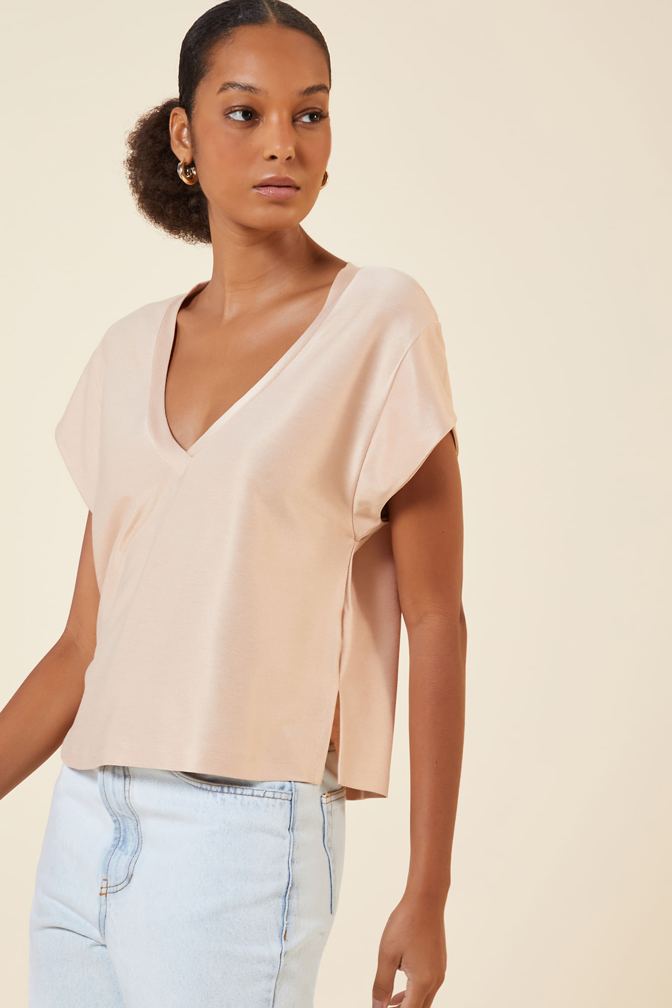 BLUSA COM DECOTE V E MANGA CONCHA P - CONCHA - 269748