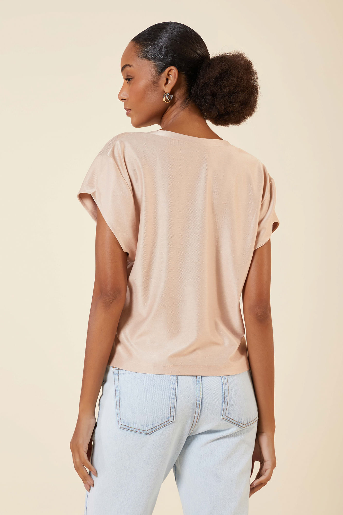 BLUSA COM DECOTE V E MANGA CONCHA P - CONCHA - 269752