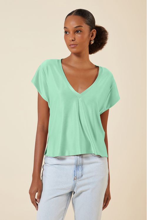 BLUSA COM DECOTE V E DETALHE NA  MANGA MENTA