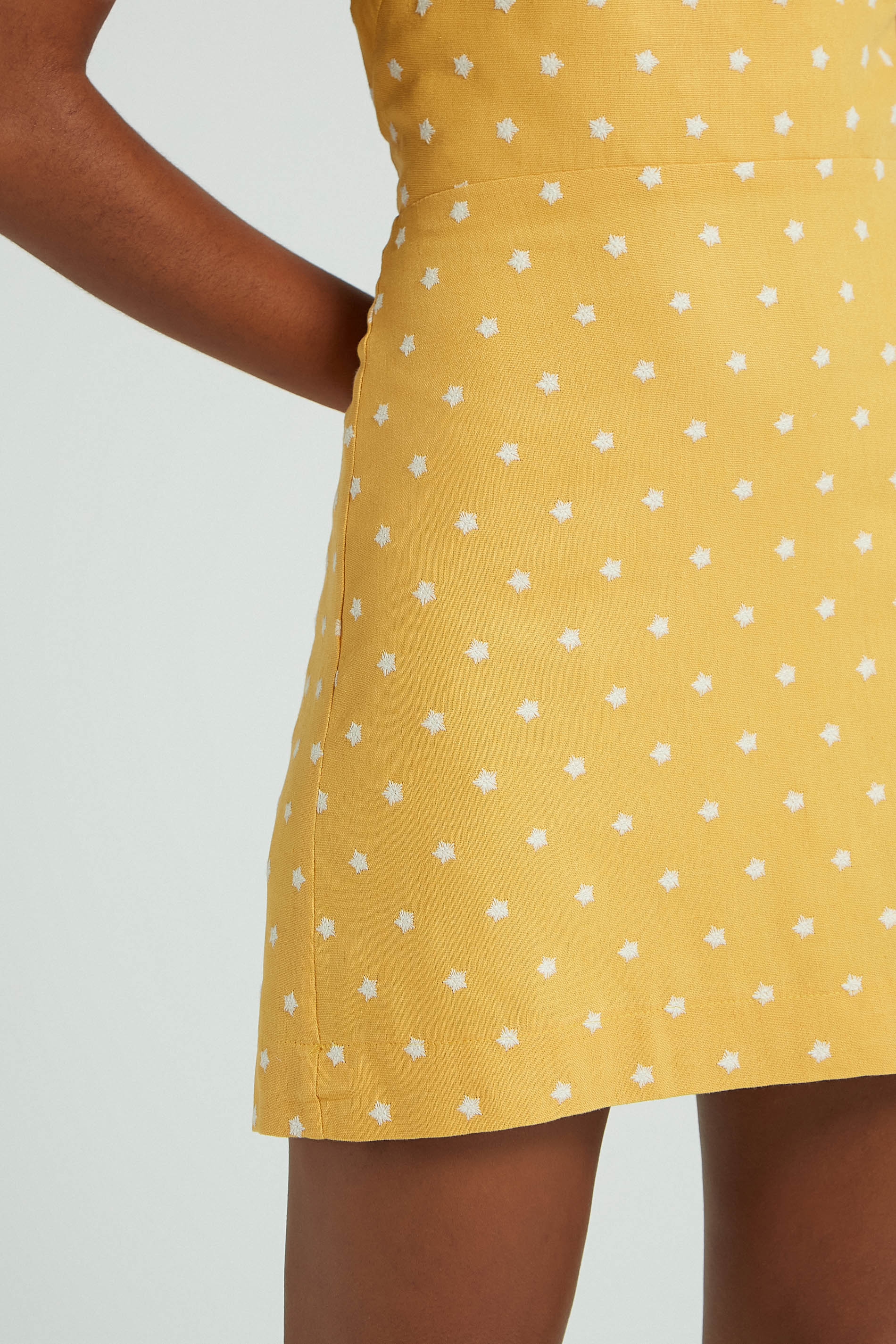 VESTIDO BASICO LINHO ESTRELINHAS-SOLAR/OFF P - SOLAR/OFF - 273940