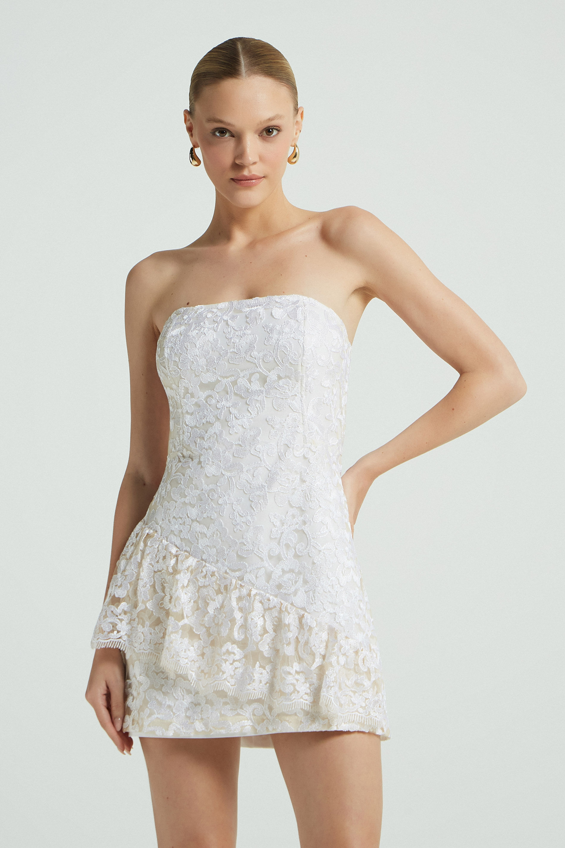 VESTIDO CURTO RENDA C/ BABADO-OFF WHITE P - OFF WHITE - 274069