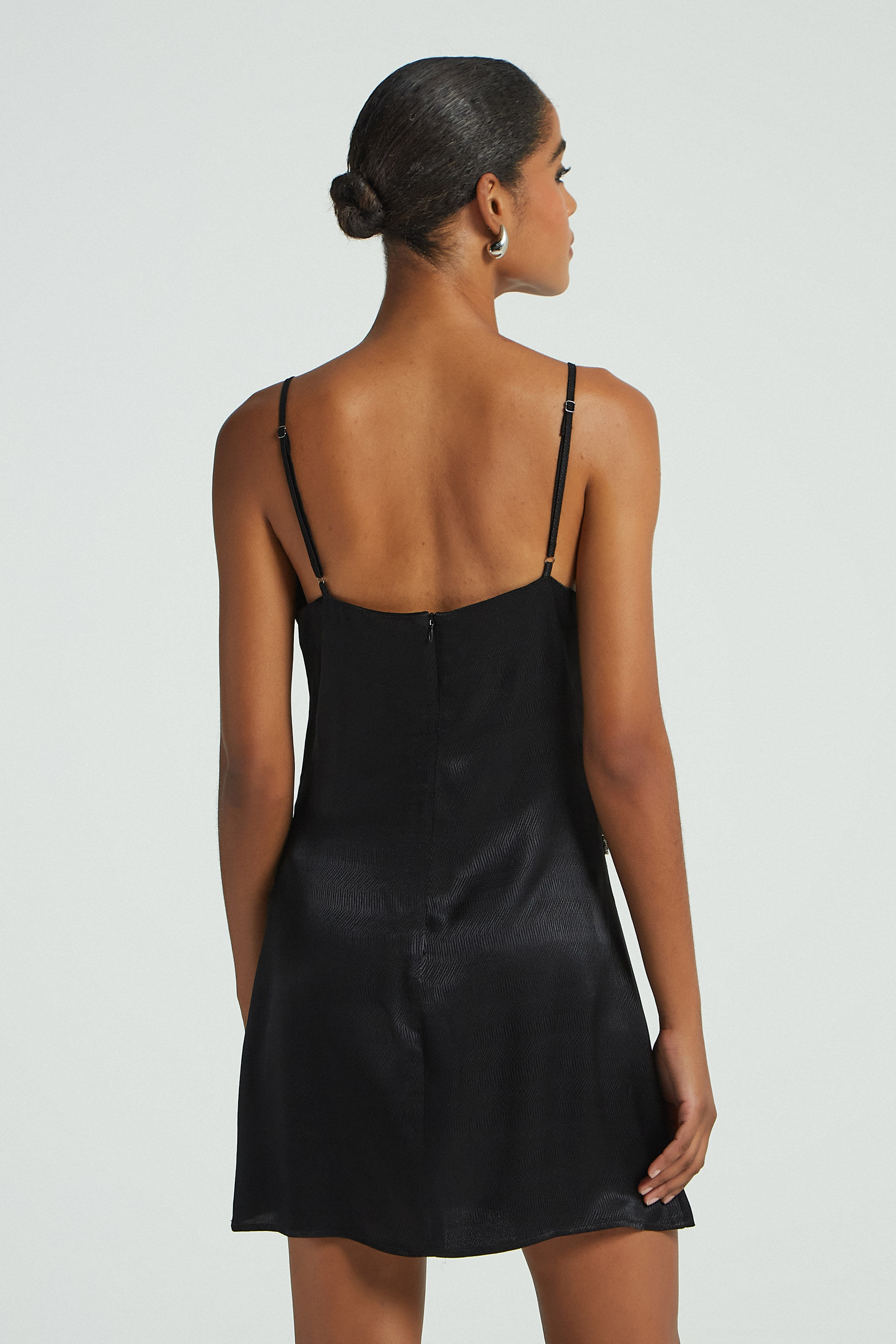 VESTIDO CURTO BORDADO-PRETO P - PRETO - 275010