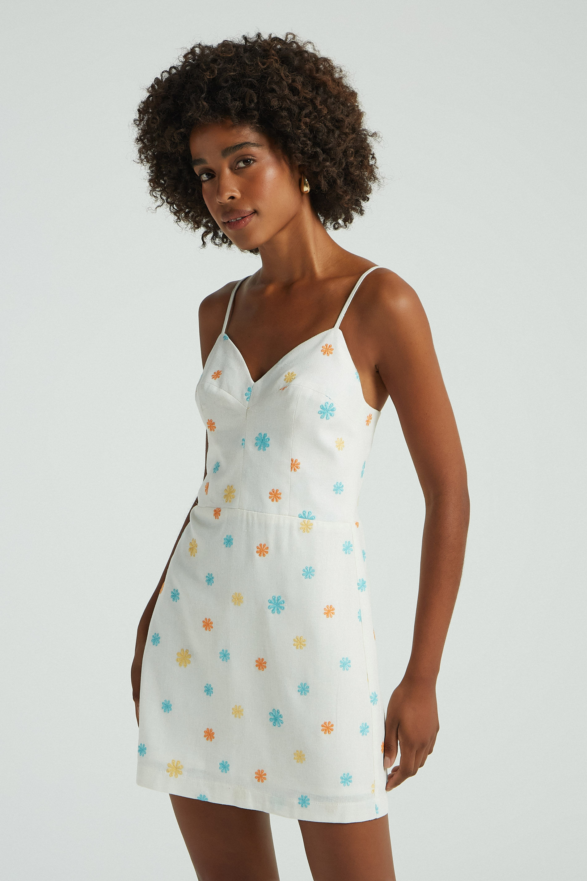 VESTIDO CURTO BORDADO FLORES-CREME P - CREME - 279919