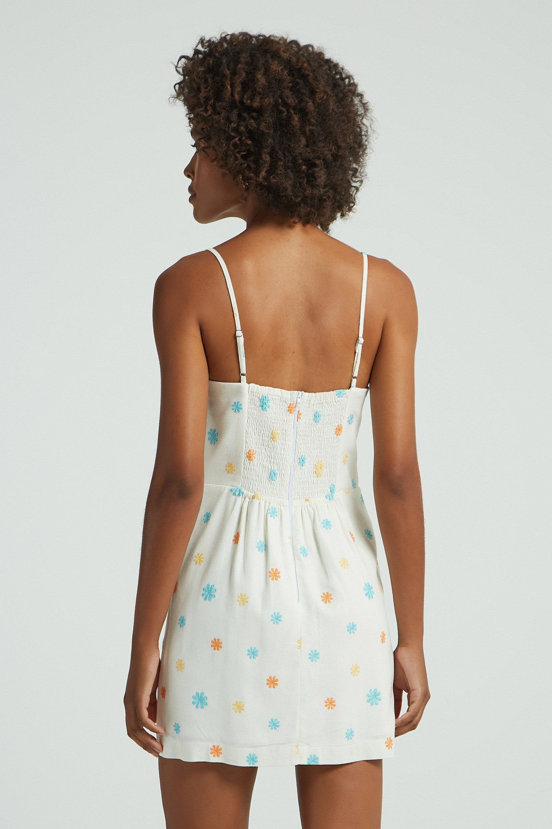 VESTIDO CURTO BORDADO FLORES-CREME P - CREME - 279924