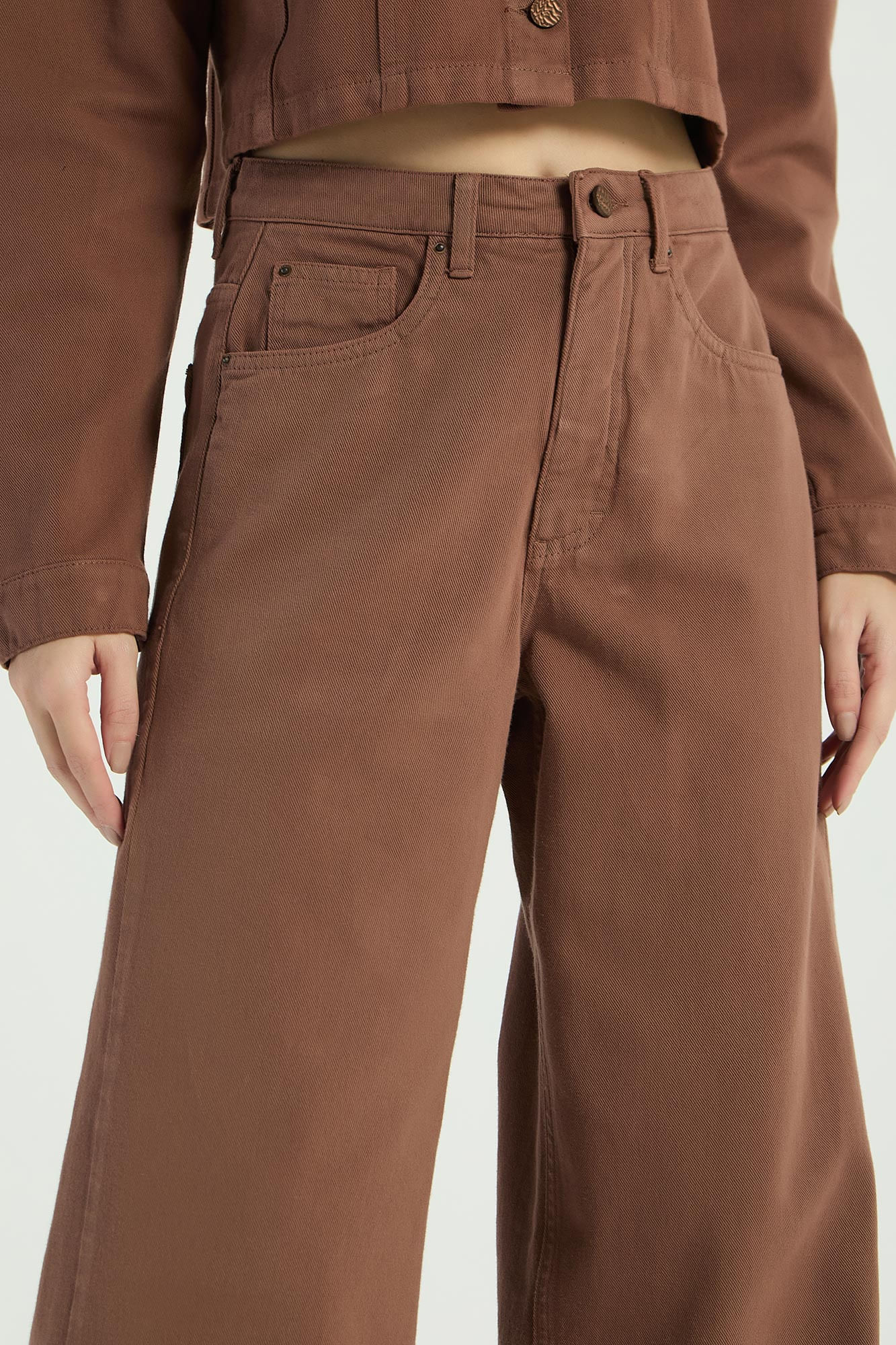 CALÇA PANTALONA EM SARJA - MARROM 44 - MARROM - 281219