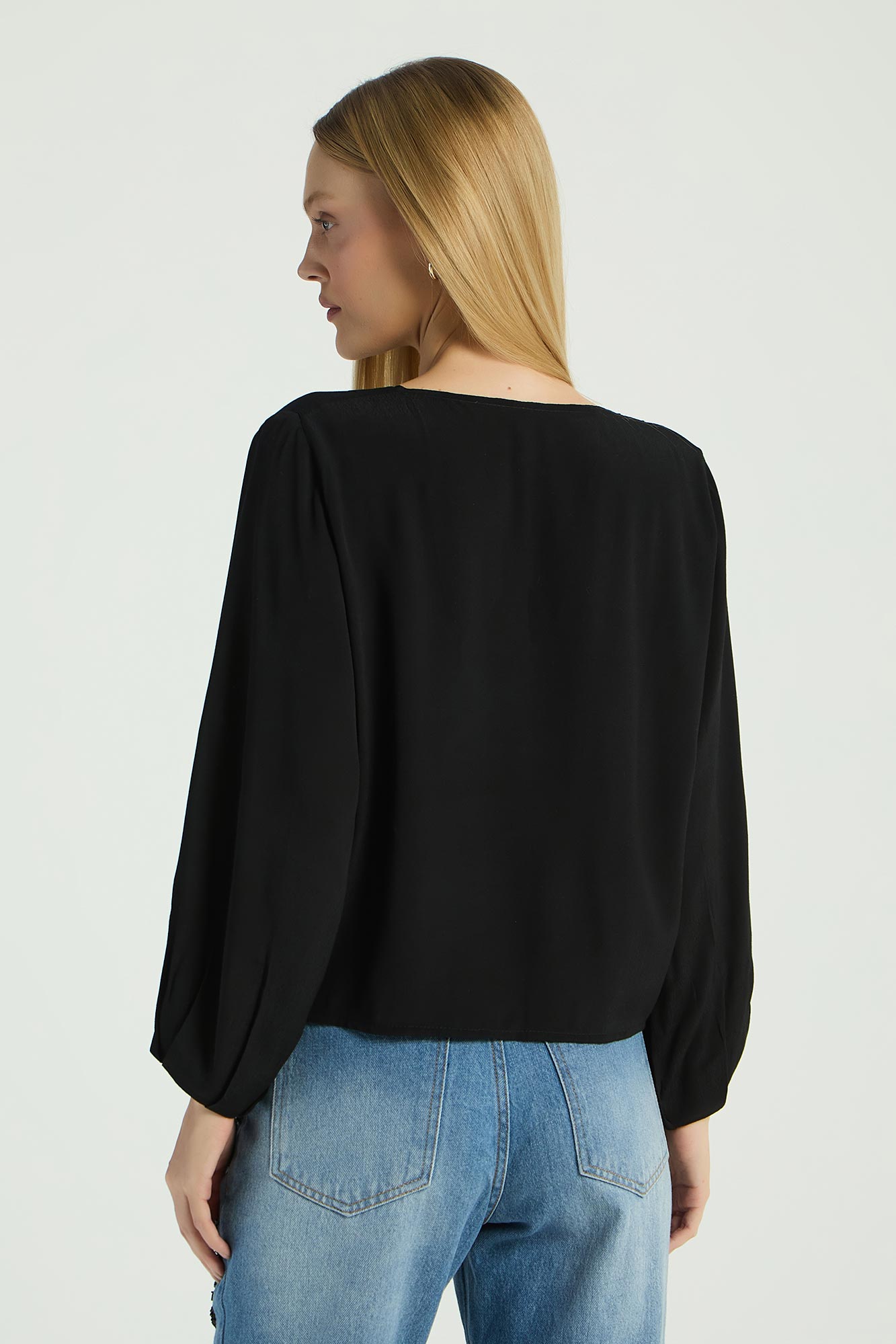 BLUSA AMPLA COM TECIDO EM CREPE - PRETO G - PRETO - 282598