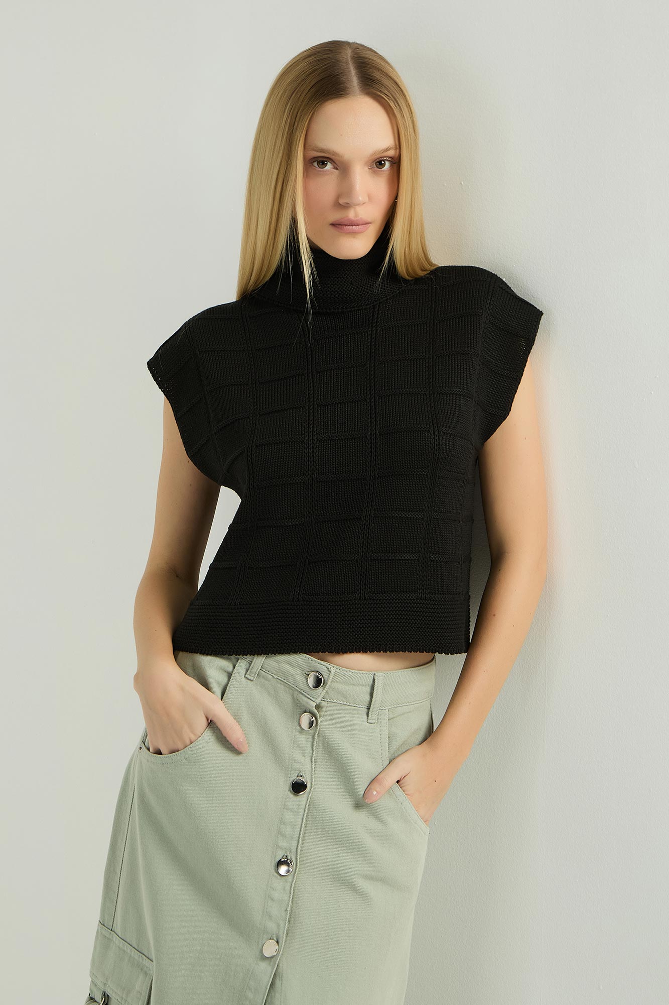 BLUSA EM TRICOT COM GOLA ALTA - PRETO G - PRETO - 285730