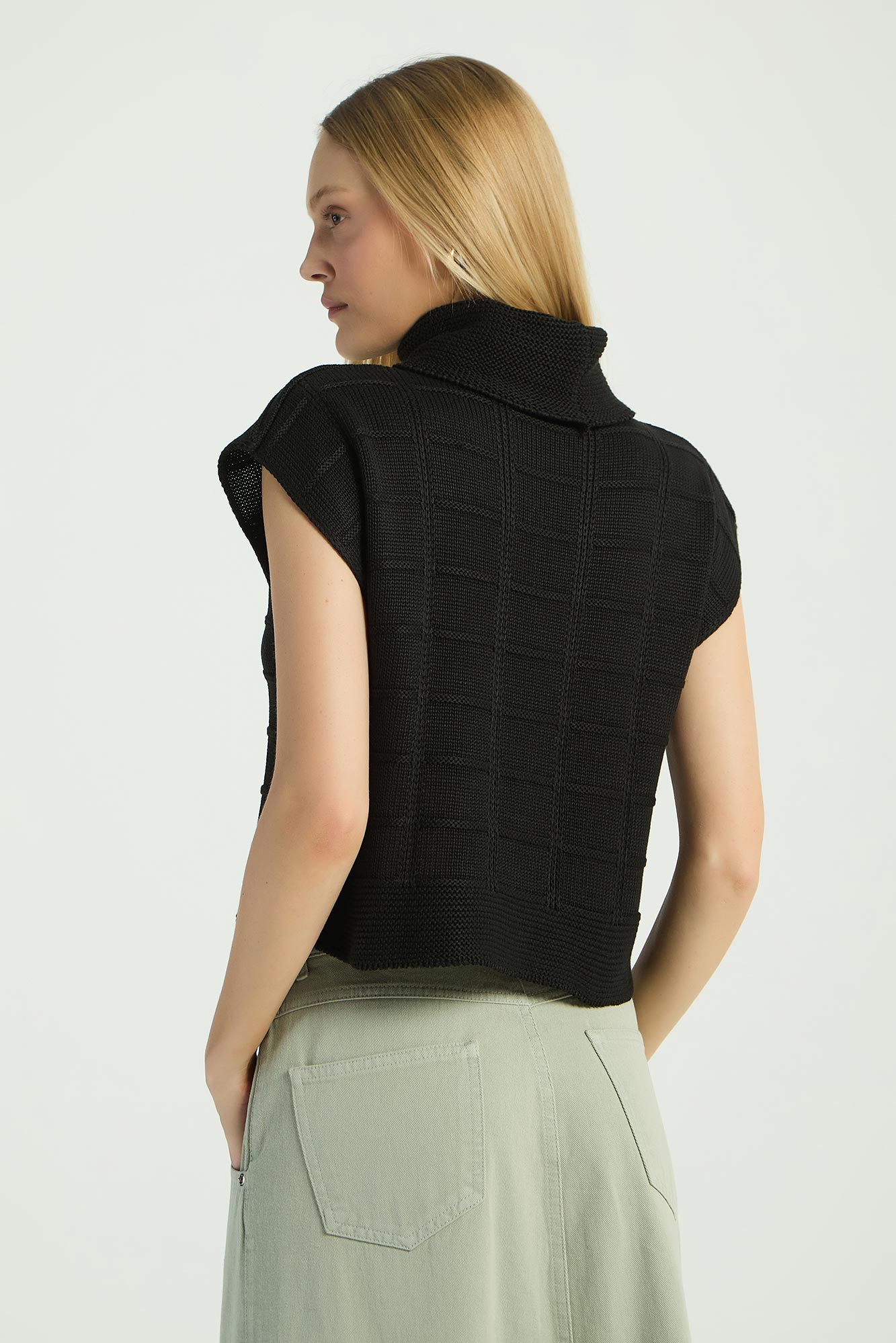 BLUSA EM TRICOT COM GOLA ALTA - PRETO G - PRETO - 285731