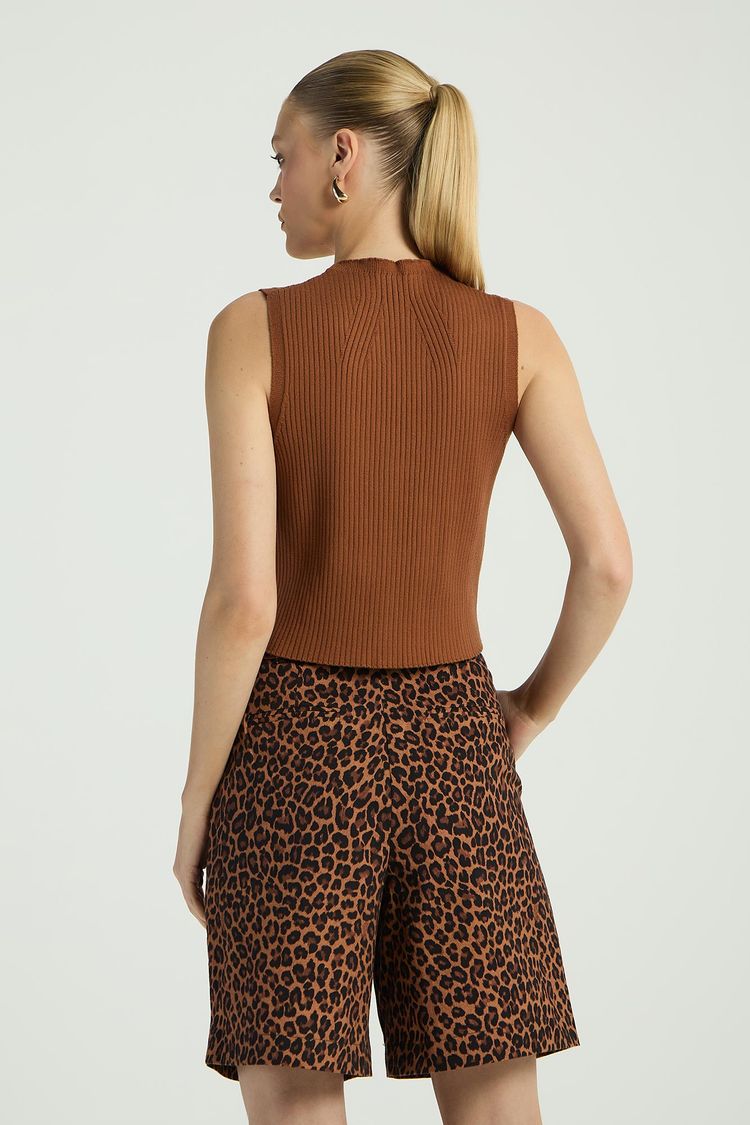 COLETE EM TRICOT CANELADO - CARAMELO P - CARAMELO - 290682