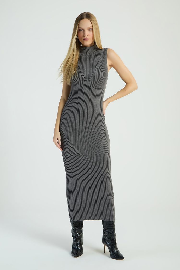 VESTIDO SEM MANGA EM TRICOT COM GOLA ALTA - CINZA P - CINZA - 290881
