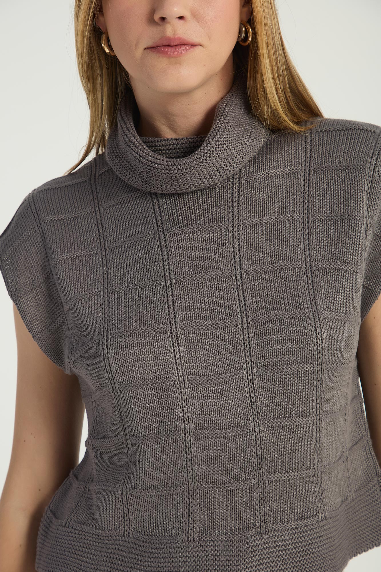 BLUSA EM TRICOT COM GOLA ALTA - CINZA G - CINZA - 291034