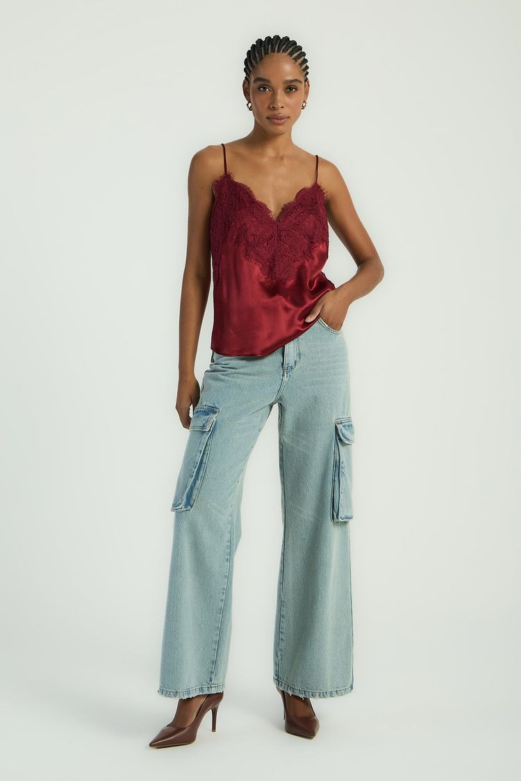 CAMISETA EM CETIM COM RENDA - VERMELHO FORTE P - VERMELHO FORTE - 294795