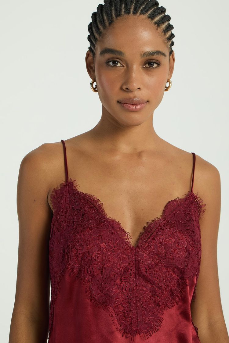 CAMISETA EM CETIM COM RENDA - VERMELHO FORTE P - VERMELHO FORTE - 294796