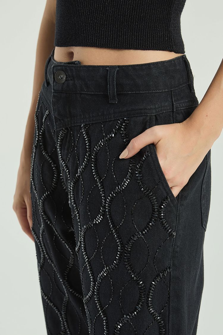 CALÇA RETA COM RECORTES E BORDADO-PRETO 36 - PRETO - 298943