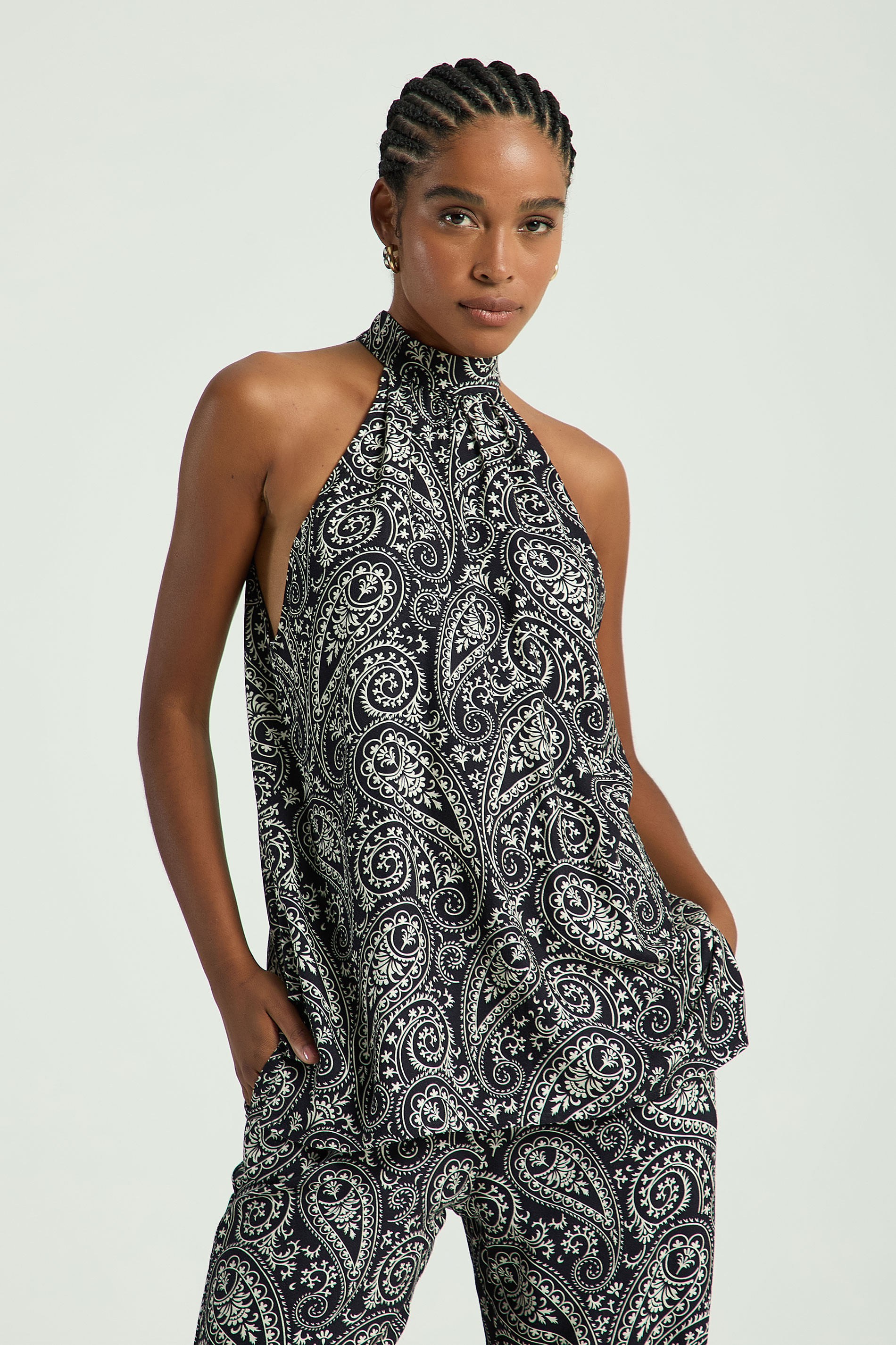 BLUSA ESTAMPADA COM GOLA ALTA-EST PAISLEY BICOLOR M - EST PAISLEY BICOLOR - 306047