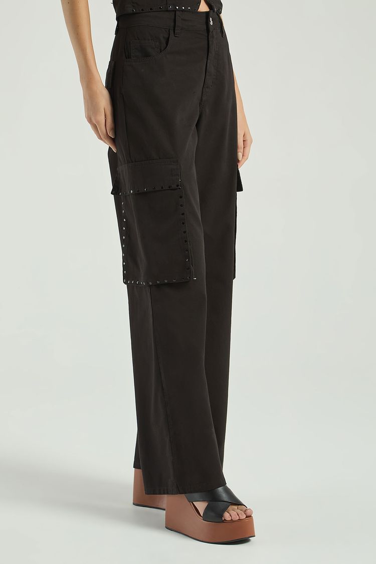 CALÇA MODELO CARGO COM TERMOCOLANTE EM SARJA-PRETO 44 - PRETO - 308832