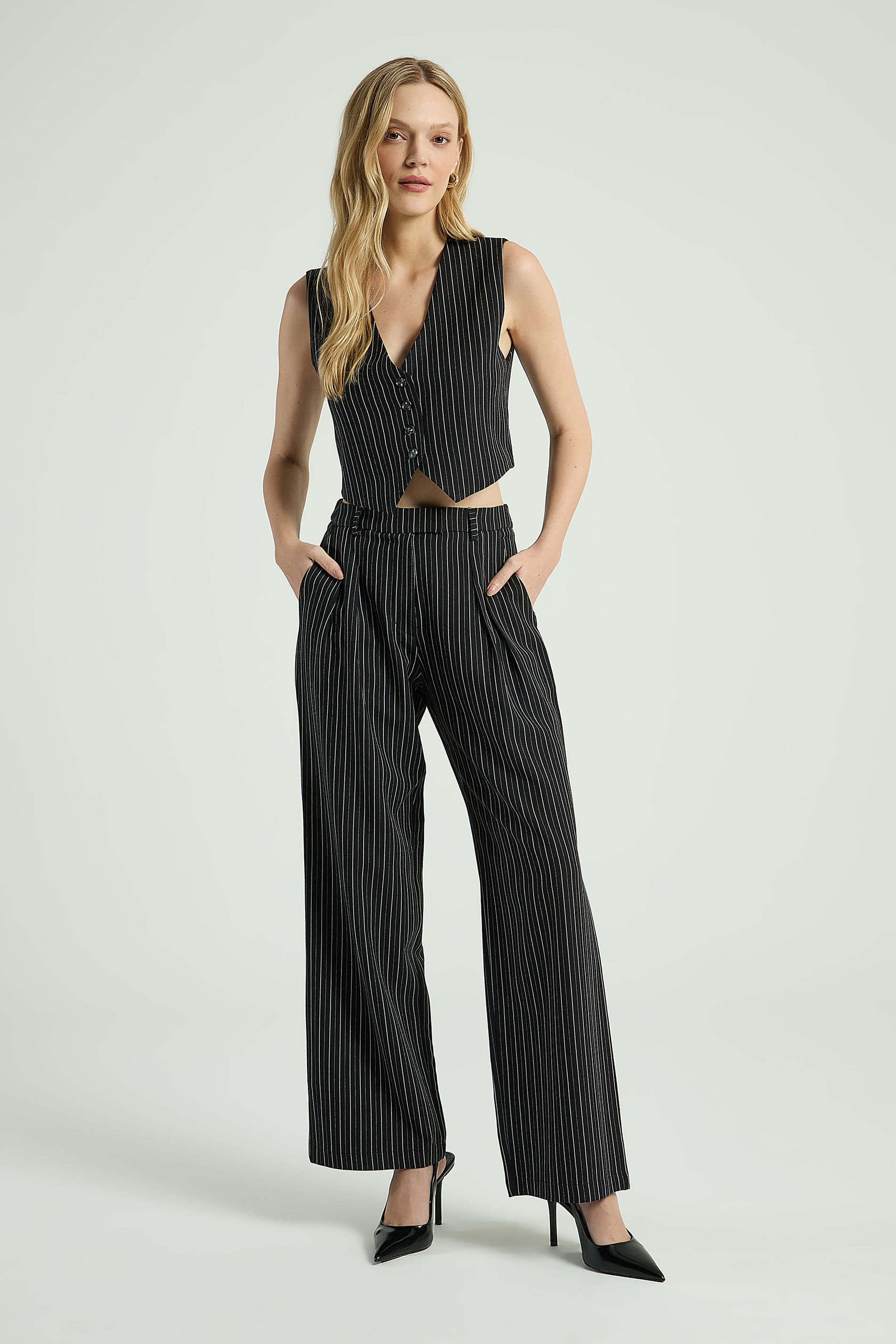 CALÇA PREGAS RISCAS-PRETO P - PRETO - 309177