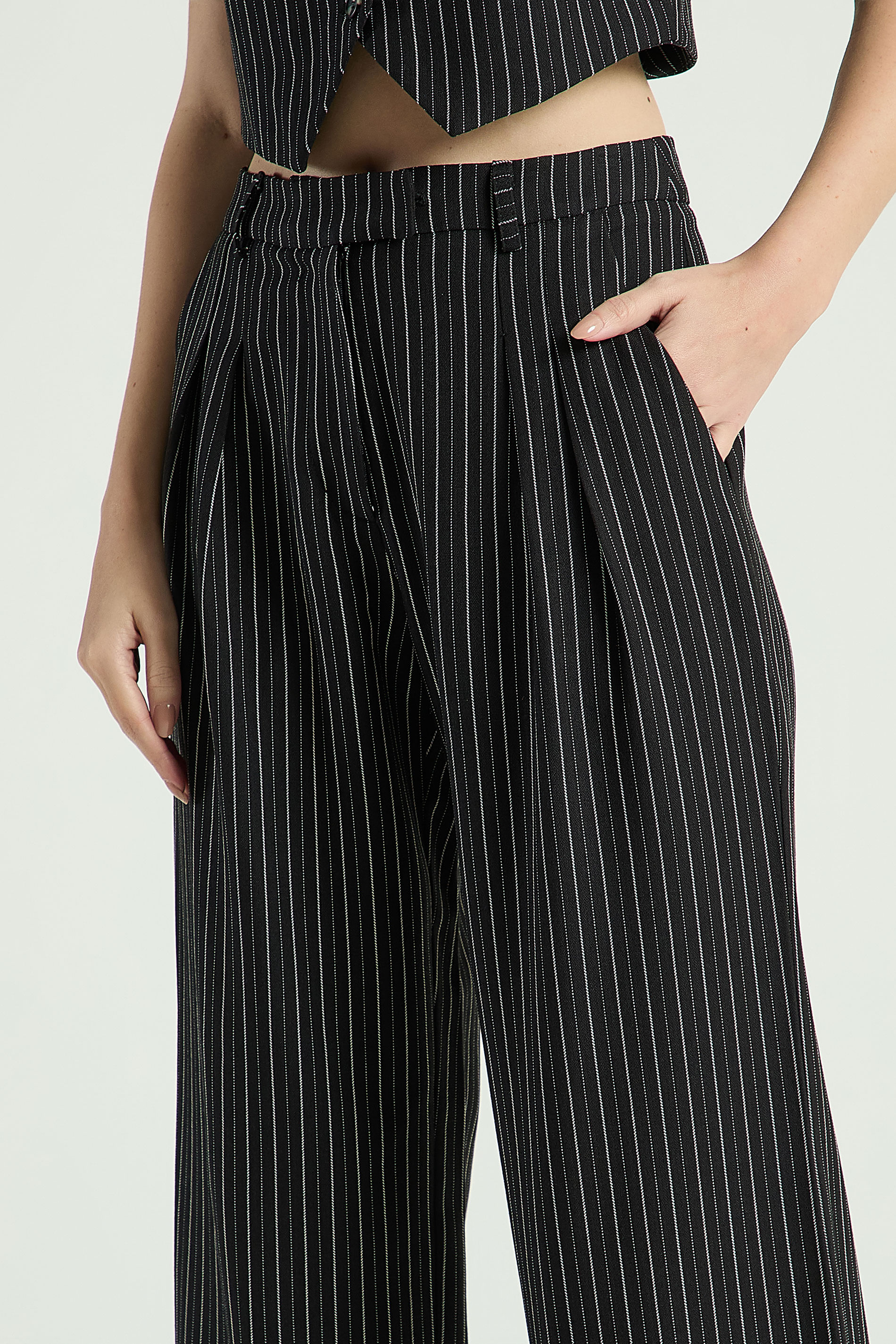 CALÇA PREGAS RISCAS-PRETO P - PRETO - 309206