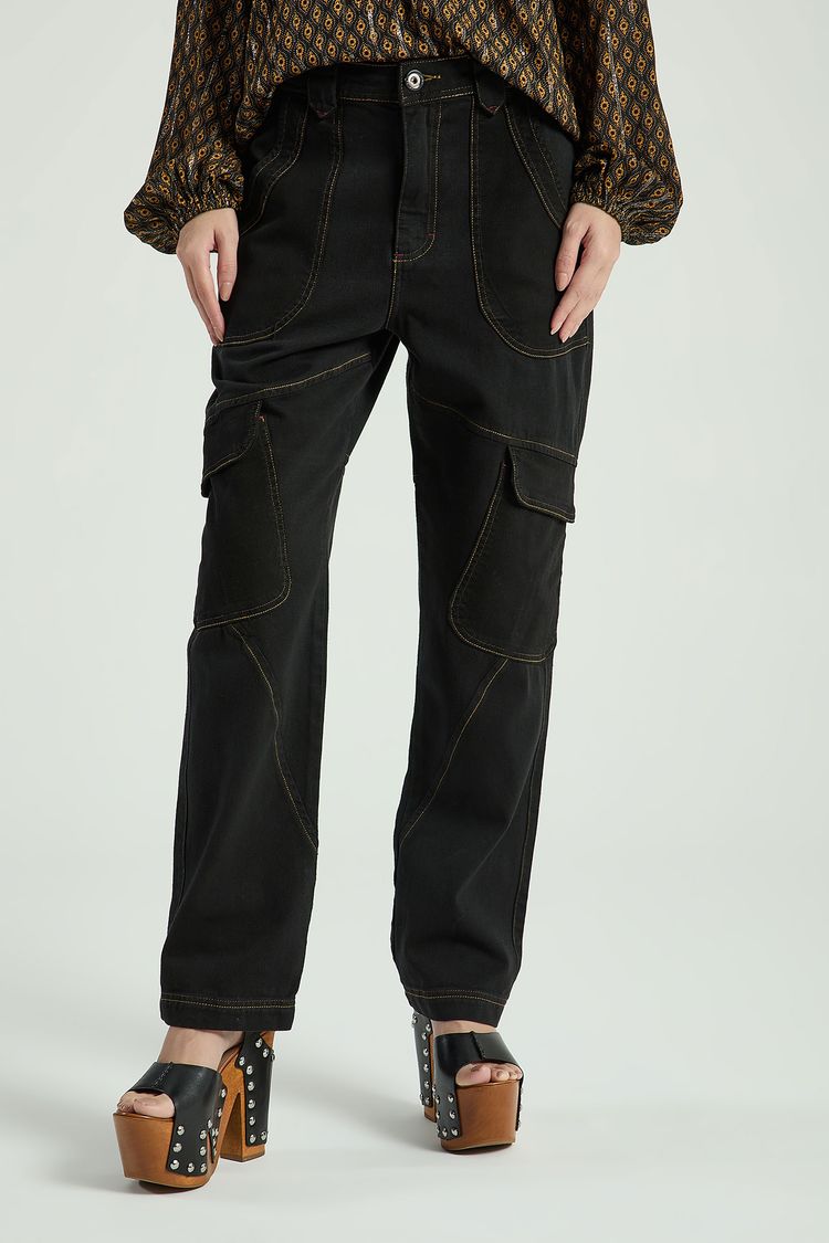 CALÇA COM BOLSOS E RECORTES EM SARJA - PRETO 36 - PRETO - 310017
