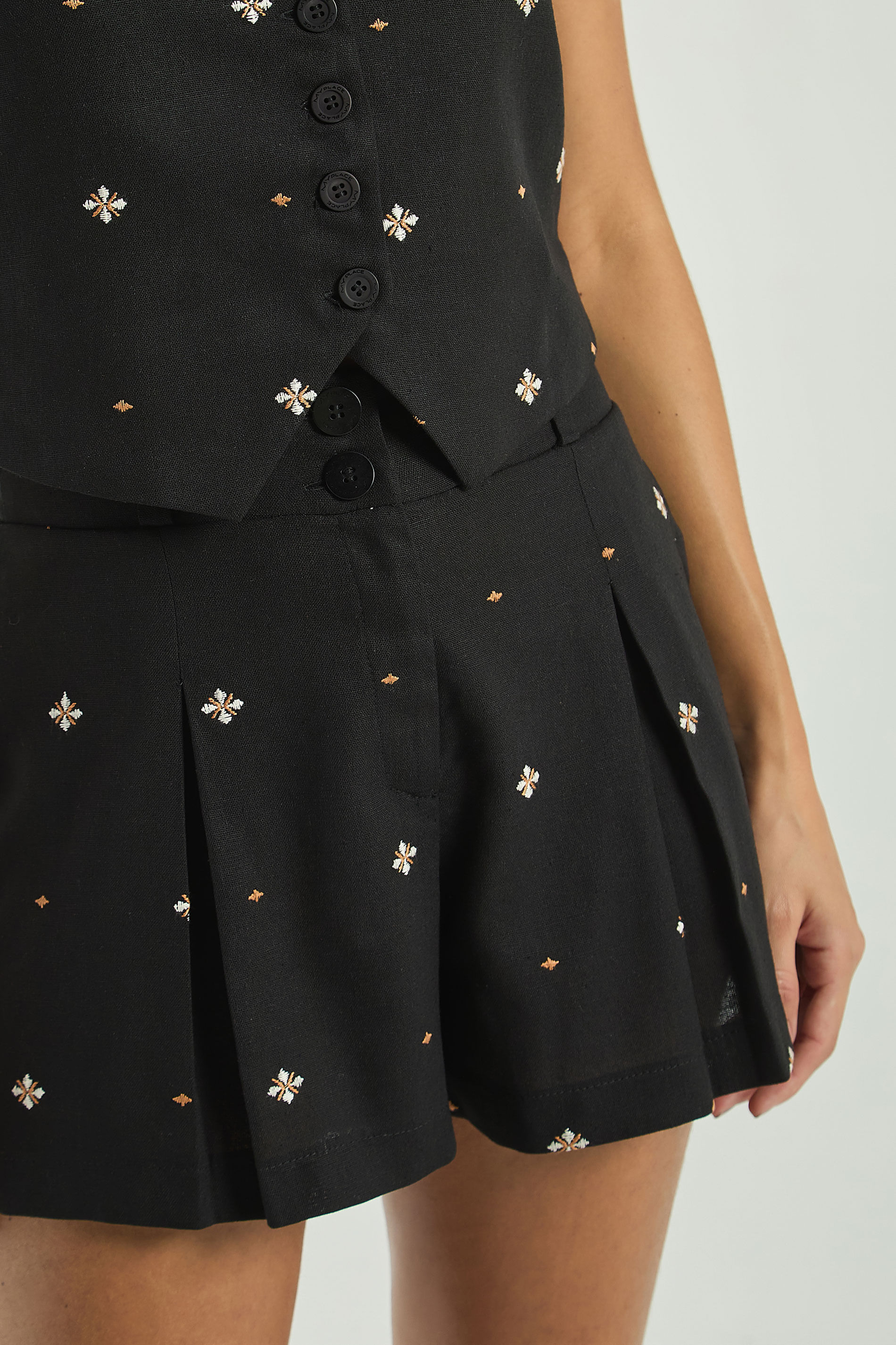 SHORT EM LINHO COM BORDADO - PRETO M - PRETO - 310587
