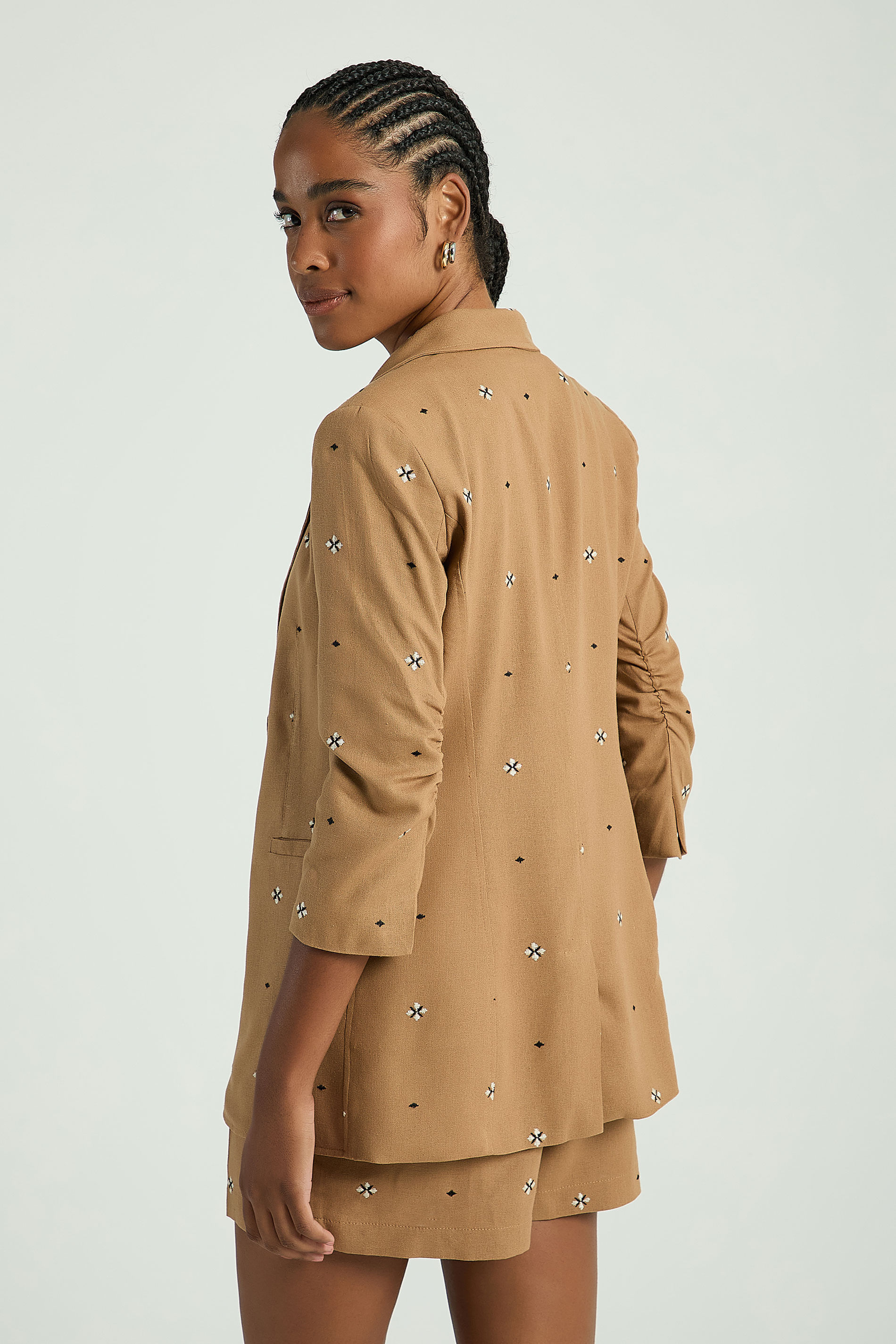BLAZER LINHO ALONGADO BORDADO-BEGE ESCURO P - BEGE ESCURO - 311749
