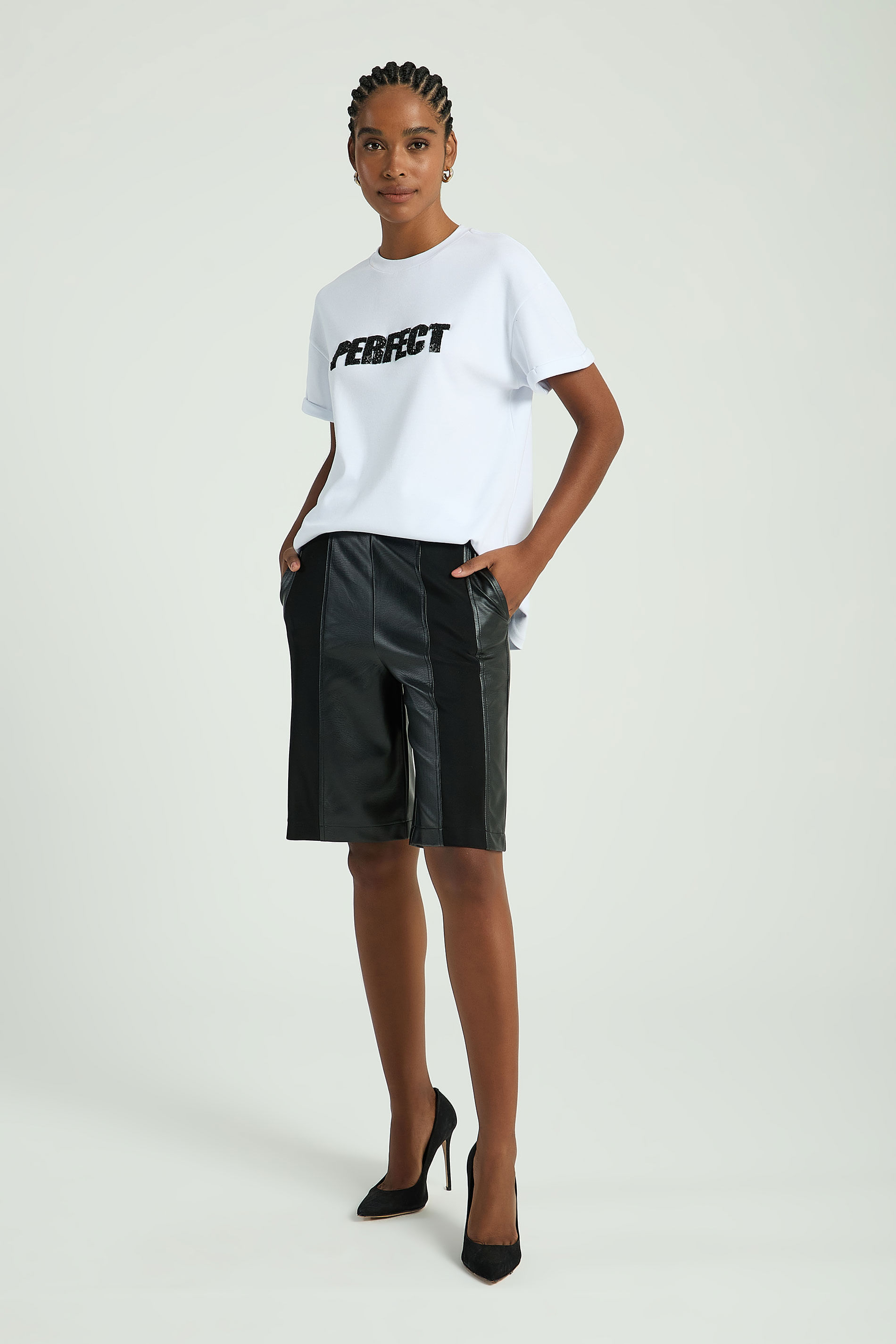 BERMUDA MIX COURO-PRETO GG - PRETO - 311953