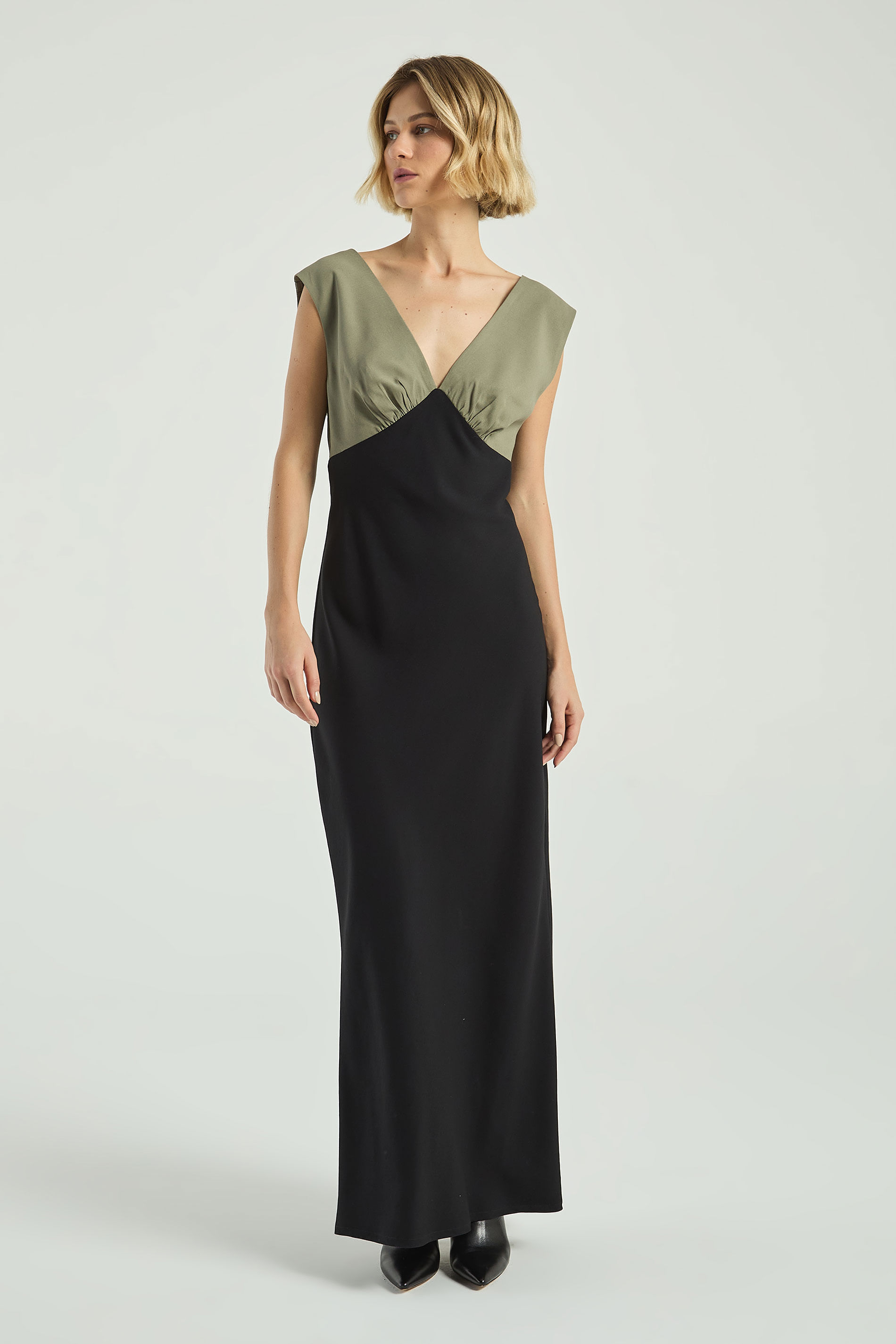 VESTIDO BICOLOR LONGO-CINZA ESVERDEADO / PRETO G - CINZA ESVERDEADO / PRETO - 315756