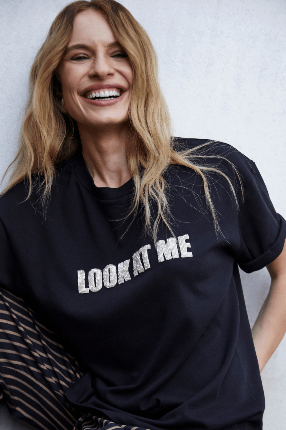 T-SHIRT SILK LOOK AT ME BORDADA-PRETO