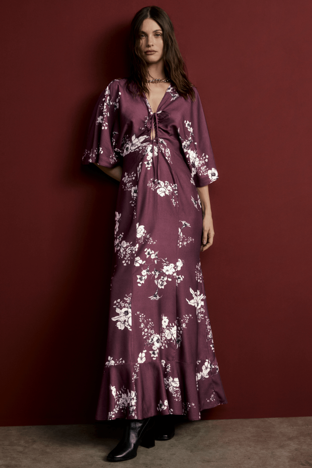 VESTIDO LONGO ESTAMPADO COM DECOTE V-EST FLORAL P & B VINHO GG - EST FLORAL P & B VINHO - 316293