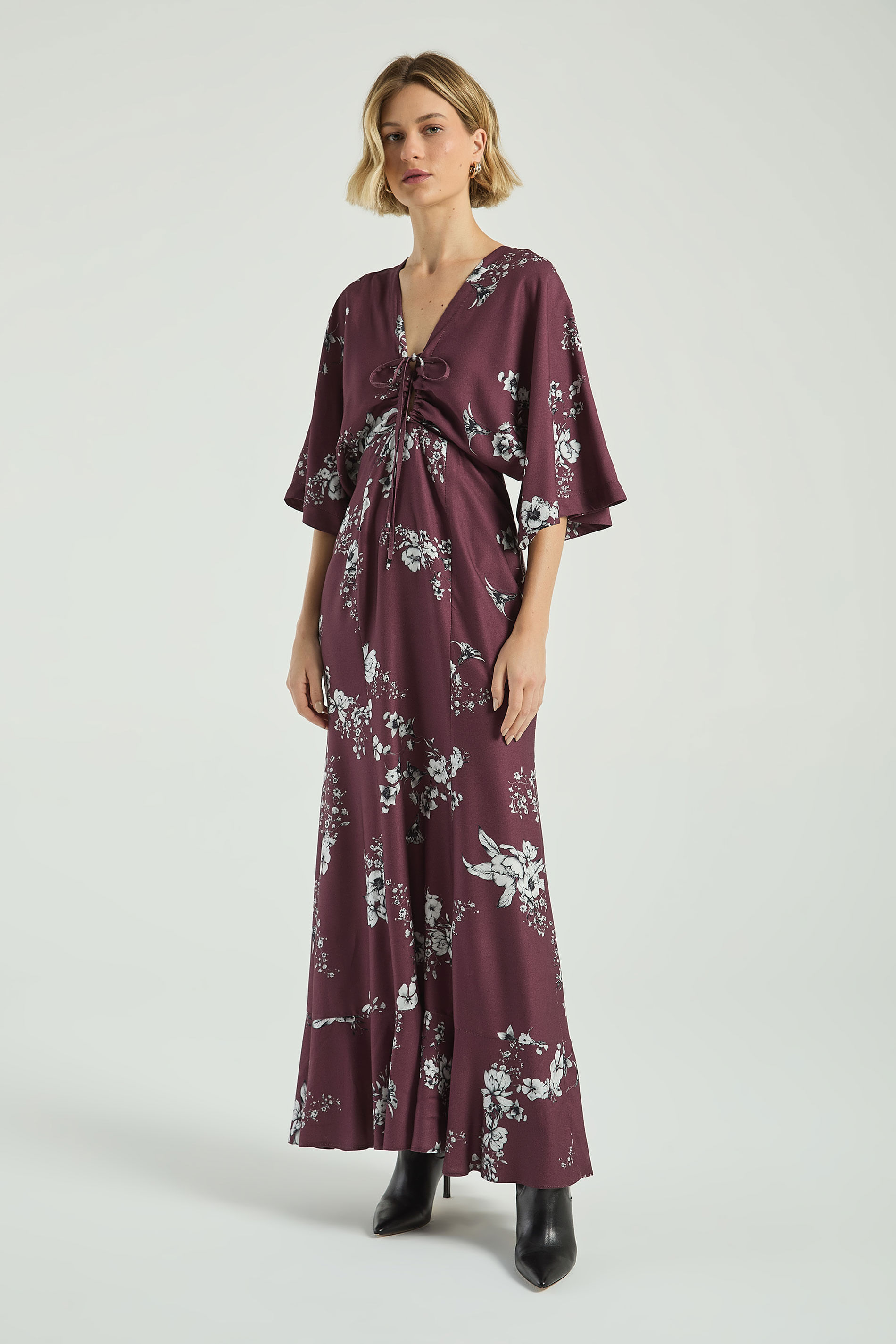 VESTIDO LONGO ESTAMPADO COM DECOTE V-EST FLORAL P & B VINHO GG - EST FLORAL P & B VINHO - 316294