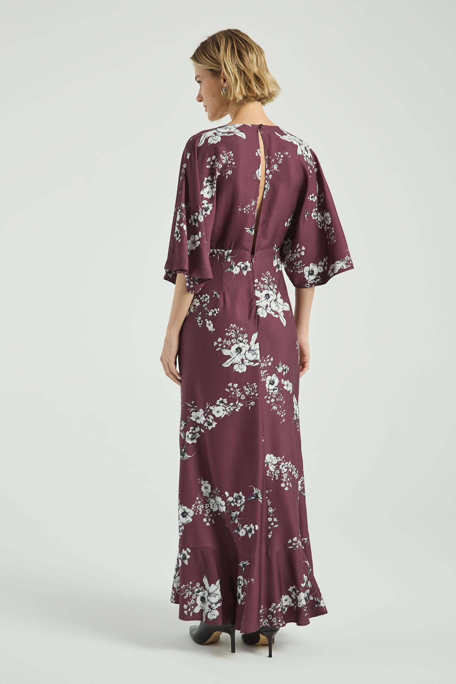 VESTIDO LONGO ESTAMPADO COM DECOTE V-EST FLORAL P & B VINHO GG - EST FLORAL P & B VINHO - 316295